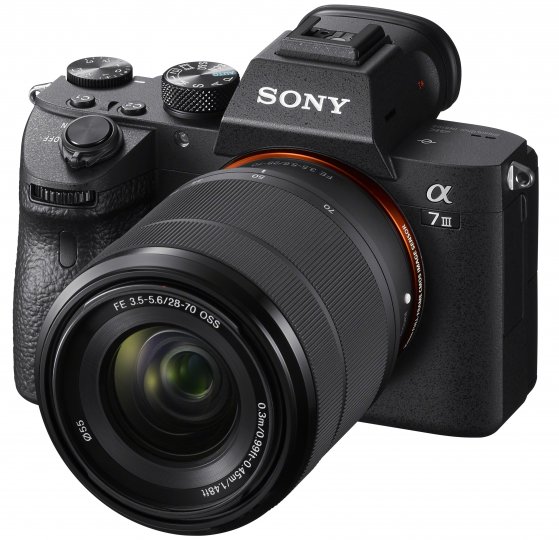 Sony Alpha 7 III mit FE 28-70 mm OSS Kit-Objektiv [Bildmaterial: Sony]